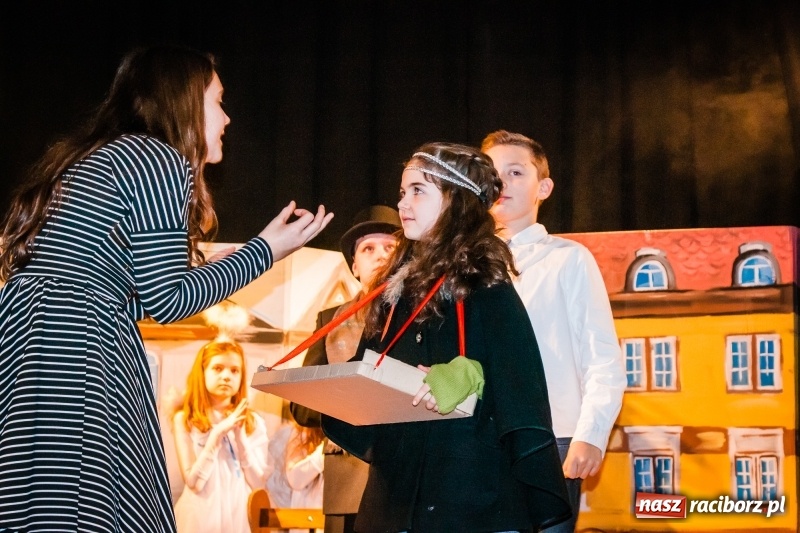 Zdjęcie w galerii na portalu naszraciborz.pl: Spotkanie noworoczne emerytowanych nauczycieli w Młodzieżowym Domu Kultury wiadomości z regionu