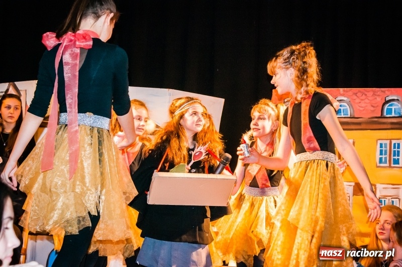 Zdjęcie w galerii na portalu naszraciborz.pl: Spotkanie noworoczne emerytowanych nauczycieli w Młodzieżowym Domu Kultury wiadomości z regionu