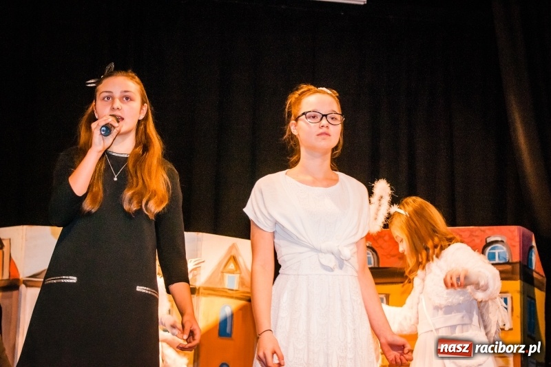 Zdjęcie w galerii na portalu naszraciborz.pl: Spotkanie noworoczne emerytowanych nauczycieli w Młodzieżowym Domu Kultury wiadomości z regionu