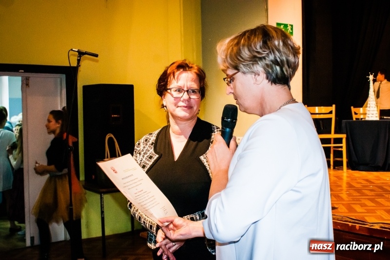 Zdjęcie w galerii na portalu naszraciborz.pl: Spotkanie noworoczne emerytowanych nauczycieli w Młodzieżowym Domu Kultury wiadomości z regionu