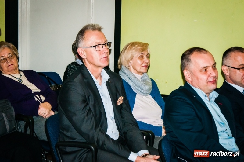 Zdjęcie w galerii na portalu naszraciborz.pl: Spotkanie noworoczne emerytowanych nauczycieli w Młodzieżowym Domu Kultury wiadomości z regionu