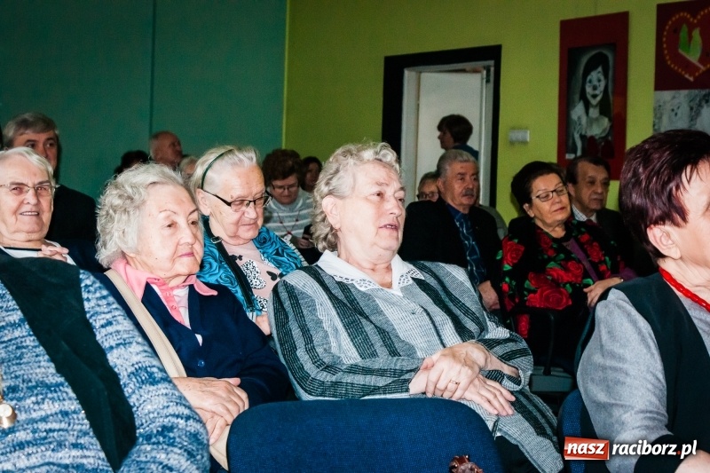 Zdjęcie w galerii na portalu naszraciborz.pl: Spotkanie noworoczne emerytowanych nauczycieli w Młodzieżowym Domu Kultury wiadomości z regionu