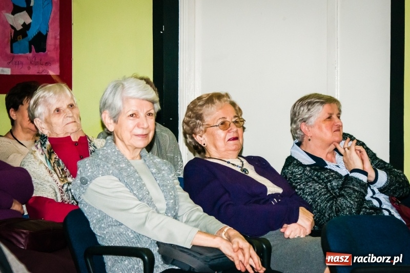 Zdjęcie w galerii na portalu naszraciborz.pl: Spotkanie noworoczne emerytowanych nauczycieli w Młodzieżowym Domu Kultury wiadomości z regionu