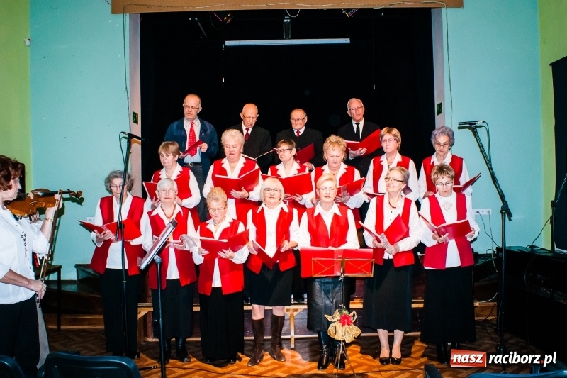 Zdjęcie w galerii na portalu naszraciborz.pl: Spotkanie noworoczne emerytowanych nauczycieli w Młodzieżowym Domu Kultury wiadomości z regionu