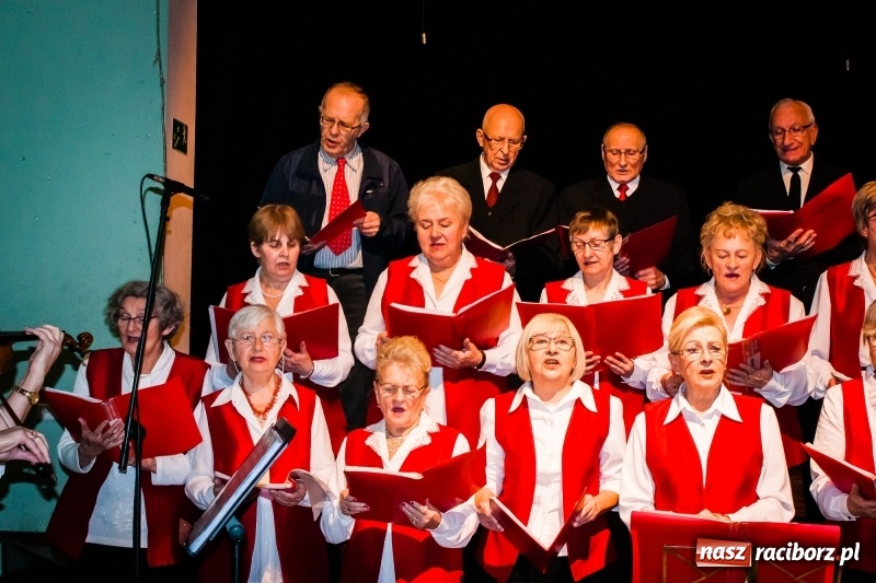 Zdjęcie w galerii na portalu naszraciborz.pl: Spotkanie noworoczne emerytowanych nauczycieli w Młodzieżowym Domu Kultury wiadomości z regionu