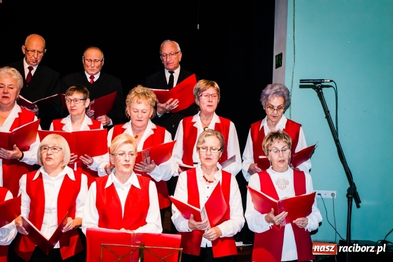 Zdjęcie w galerii na portalu naszraciborz.pl: Spotkanie noworoczne emerytowanych nauczycieli w Młodzieżowym Domu Kultury wiadomości z regionu