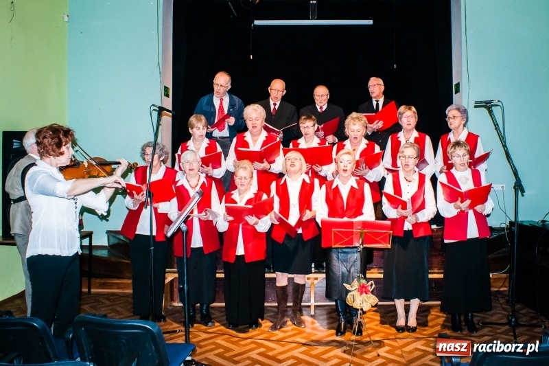 Zdjęcie w galerii na portalu naszraciborz.pl: Spotkanie noworoczne emerytowanych nauczycieli w Młodzieżowym Domu Kultury wiadomości z regionu