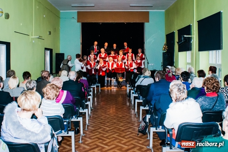 Zdjęcie w galerii na portalu naszraciborz.pl: Spotkanie noworoczne emerytowanych nauczycieli w Młodzieżowym Domu Kultury wiadomości z regionu