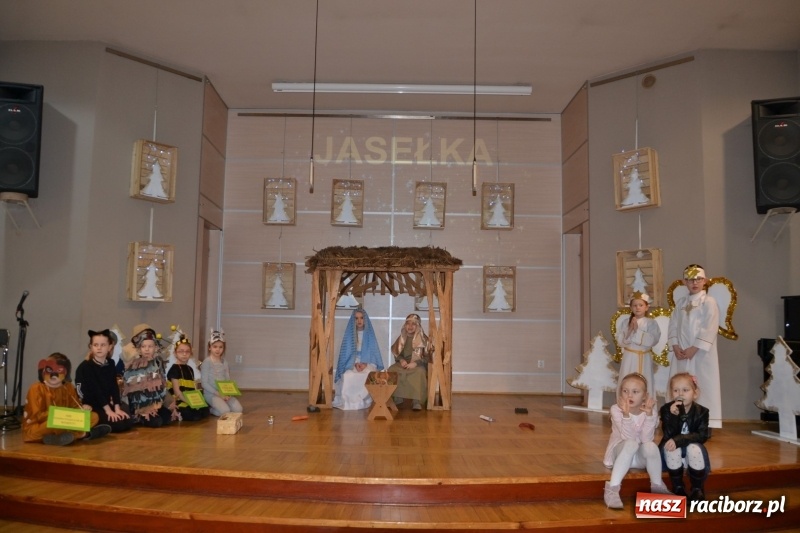 Zdjęcie w galerii na portalu naszraciborz.pl: Do szopy hej pasterze… Przegląd Przedstawień Bożonarodzeniowych w Tworkowie wiadomości z regionu