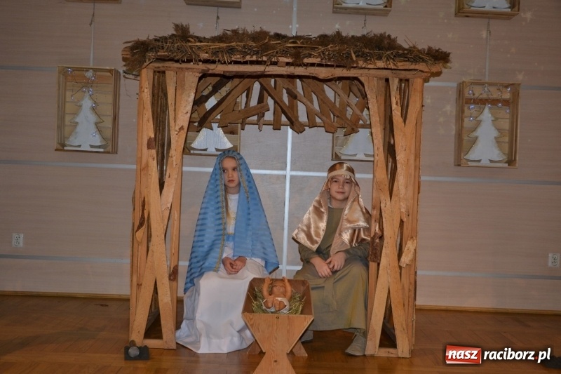 Zdjęcie w galerii na portalu naszraciborz.pl: Do szopy hej pasterze… Przegląd Przedstawień Bożonarodzeniowych w Tworkowie wiadomości z regionu