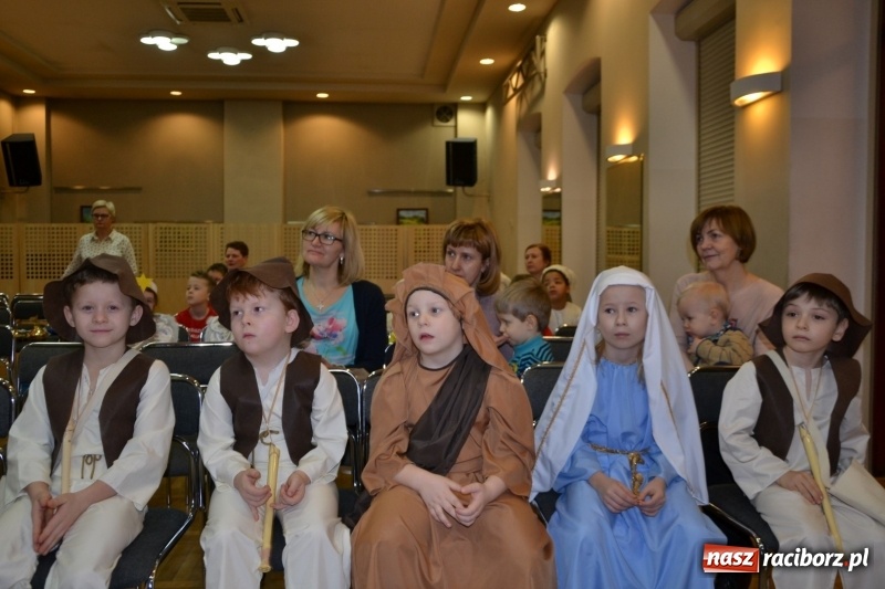 Zdjęcie w galerii na portalu naszraciborz.pl: Do szopy hej pasterze… Przegląd Przedstawień Bożonarodzeniowych w Tworkowie wiadomości z regionu