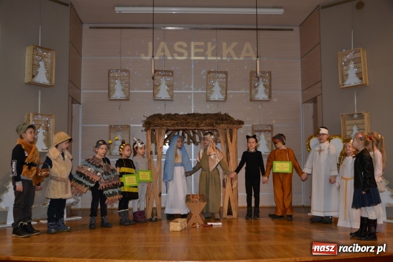 Zdjęcie w galerii na portalu naszraciborz.pl: Do szopy hej pasterze… Przegląd Przedstawień Bożonarodzeniowych w Tworkowie wiadomości z regionu