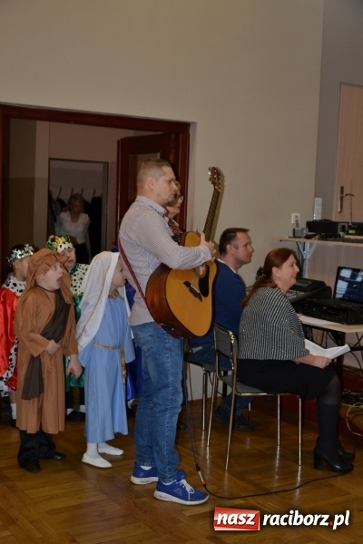 Zdjęcie w galerii na portalu naszraciborz.pl: Do szopy hej pasterze… Przegląd Przedstawień Bożonarodzeniowych w Tworkowie wiadomości z regionu