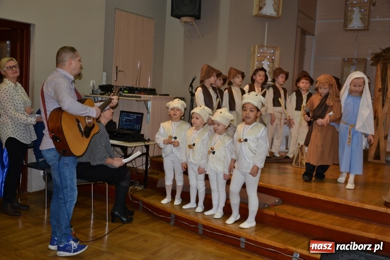 Zdjęcie w galerii na portalu naszraciborz.pl: Do szopy hej pasterze… Przegląd Przedstawień Bożonarodzeniowych w Tworkowie wiadomości z regionu