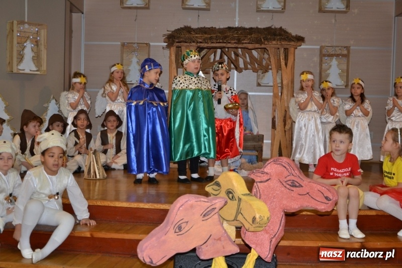 Zdjęcie w galerii na portalu naszraciborz.pl: Do szopy hej pasterze… Przegląd Przedstawień Bożonarodzeniowych w Tworkowie wiadomości z regionu