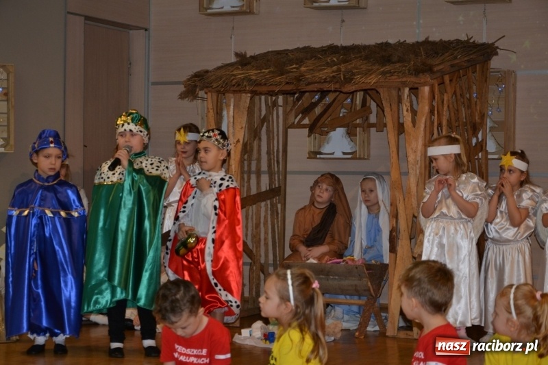 Zdjęcie w galerii na portalu naszraciborz.pl: Do szopy hej pasterze… Przegląd Przedstawień Bożonarodzeniowych w Tworkowie wiadomości z regionu