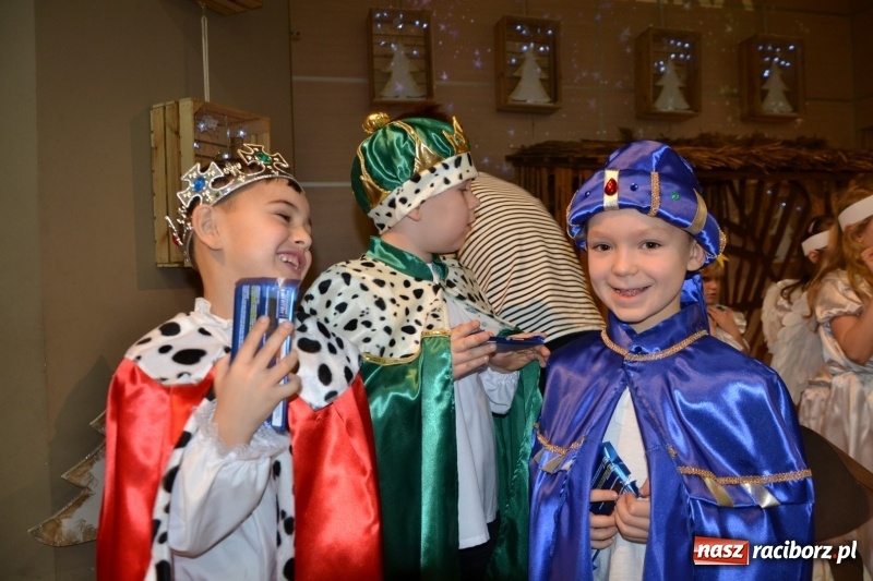 Zdjęcie w galerii na portalu naszraciborz.pl: Do szopy hej pasterze… Przegląd Przedstawień Bożonarodzeniowych w Tworkowie wiadomości z regionu