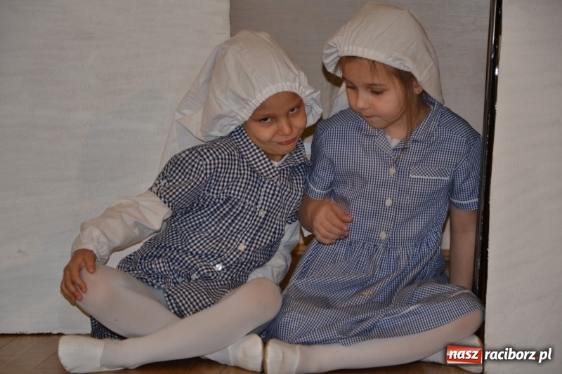 Zdjęcie w galerii na portalu naszraciborz.pl: Do szopy hej pasterze… Przegląd Przedstawień Bożonarodzeniowych w Tworkowie wiadomości z regionu