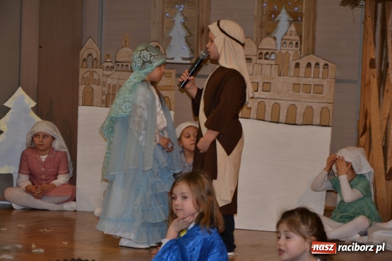 Zdjęcie w galerii na portalu naszraciborz.pl: Do szopy hej pasterze… Przegląd Przedstawień Bożonarodzeniowych w Tworkowie wiadomości z regionu
