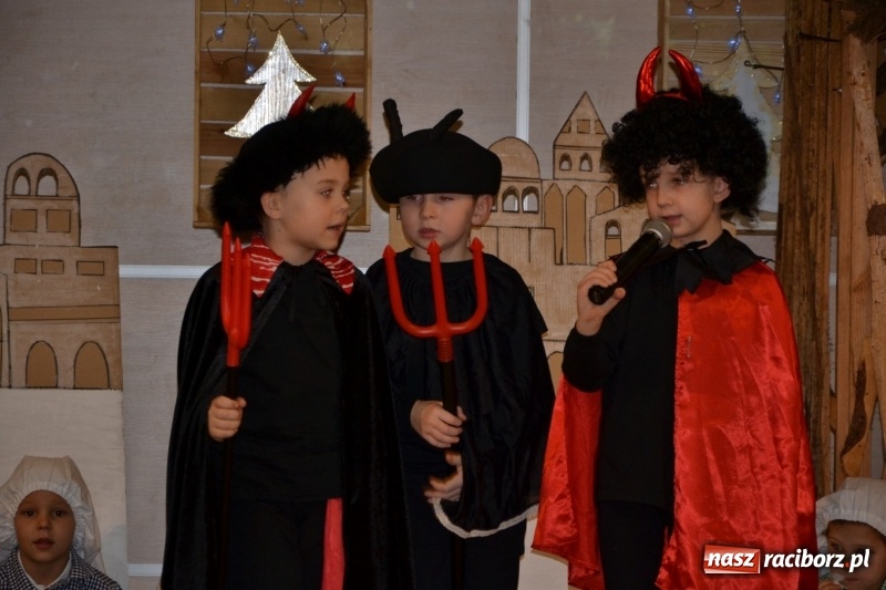 Zdjęcie w galerii na portalu naszraciborz.pl: Do szopy hej pasterze… Przegląd Przedstawień Bożonarodzeniowych w Tworkowie wiadomości z regionu