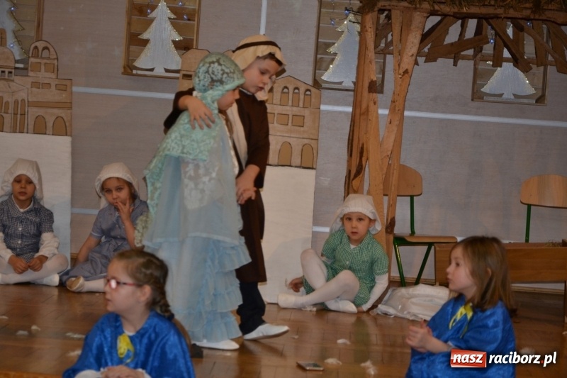 Zdjęcie w galerii na portalu naszraciborz.pl: Do szopy hej pasterze… Przegląd Przedstawień Bożonarodzeniowych w Tworkowie wiadomości z regionu