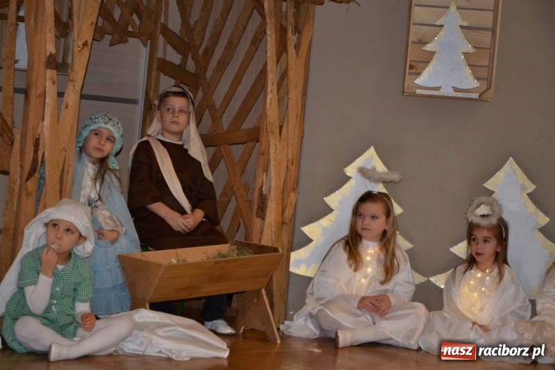Zdjęcie w galerii na portalu naszraciborz.pl: Do szopy hej pasterze… Przegląd Przedstawień Bożonarodzeniowych w Tworkowie wiadomości z regionu
