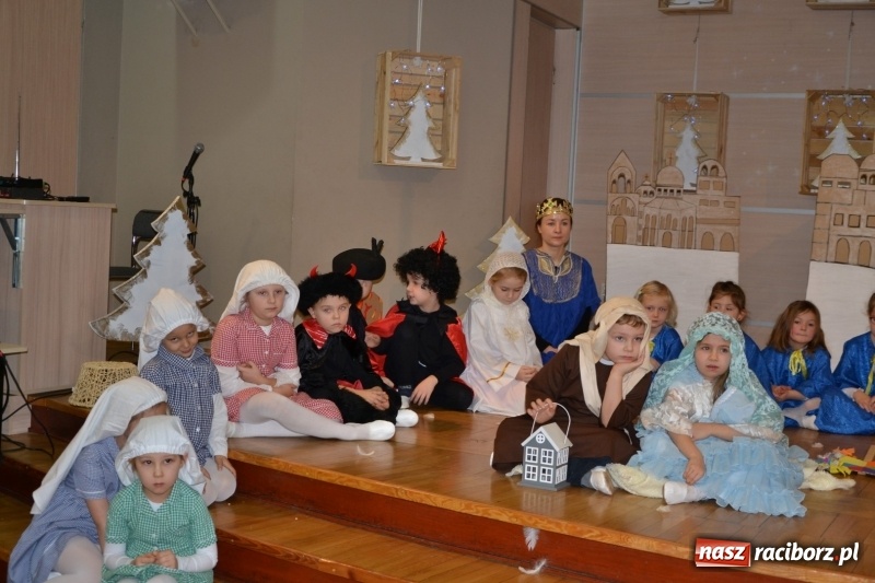 Zdjęcie w galerii na portalu naszraciborz.pl: Do szopy hej pasterze… Przegląd Przedstawień Bożonarodzeniowych w Tworkowie wiadomości z regionu
