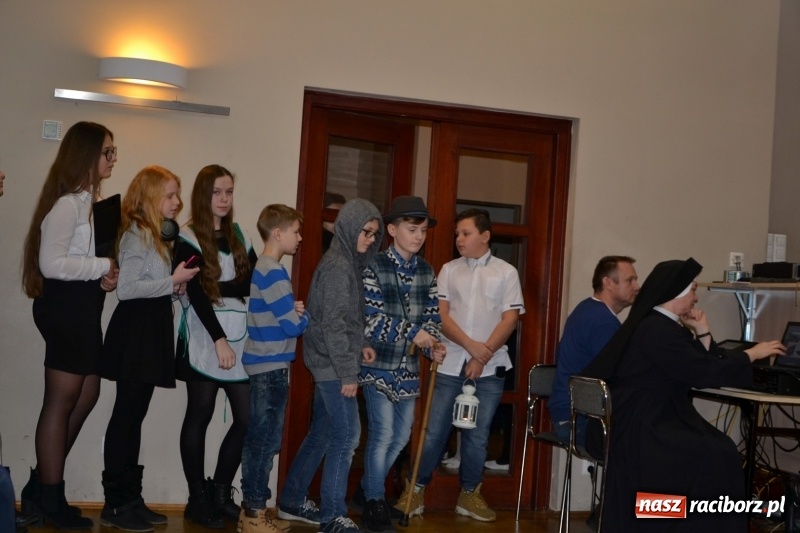 Zdjęcie w galerii na portalu naszraciborz.pl: Do szopy hej pasterze… Przegląd Przedstawień Bożonarodzeniowych w Tworkowie wiadomości z regionu