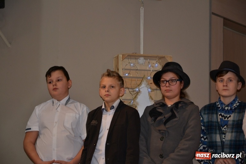 Zdjęcie w galerii na portalu naszraciborz.pl: Do szopy hej pasterze… Przegląd Przedstawień Bożonarodzeniowych w Tworkowie wiadomości z regionu