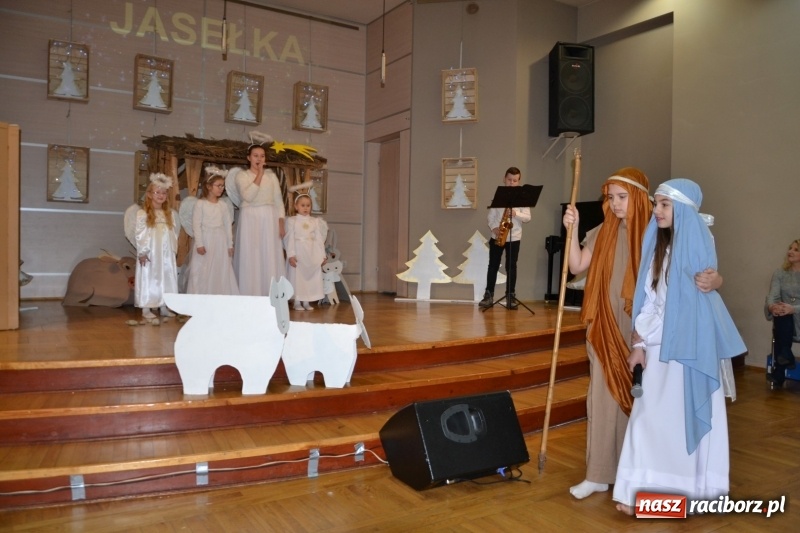 Zdjęcie w galerii na portalu naszraciborz.pl: Do szopy hej pasterze… Przegląd Przedstawień Bożonarodzeniowych w Tworkowie wiadomości z regionu