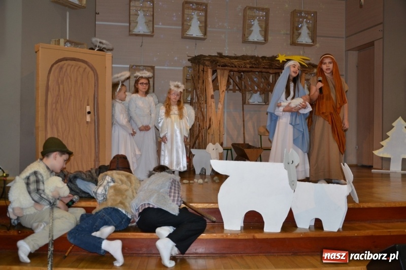 Zdjęcie w galerii na portalu naszraciborz.pl: Do szopy hej pasterze… Przegląd Przedstawień Bożonarodzeniowych w Tworkowie wiadomości z regionu