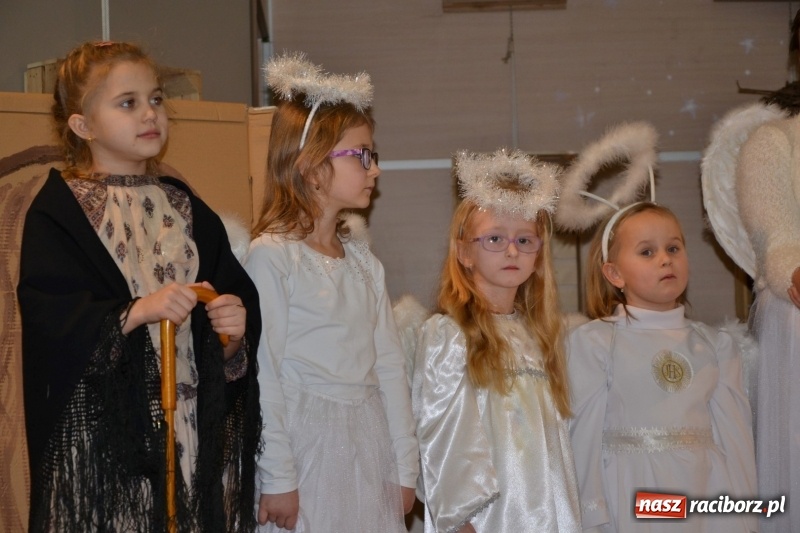 Zdjęcie w galerii na portalu naszraciborz.pl: Do szopy hej pasterze… Przegląd Przedstawień Bożonarodzeniowych w Tworkowie wiadomości z regionu