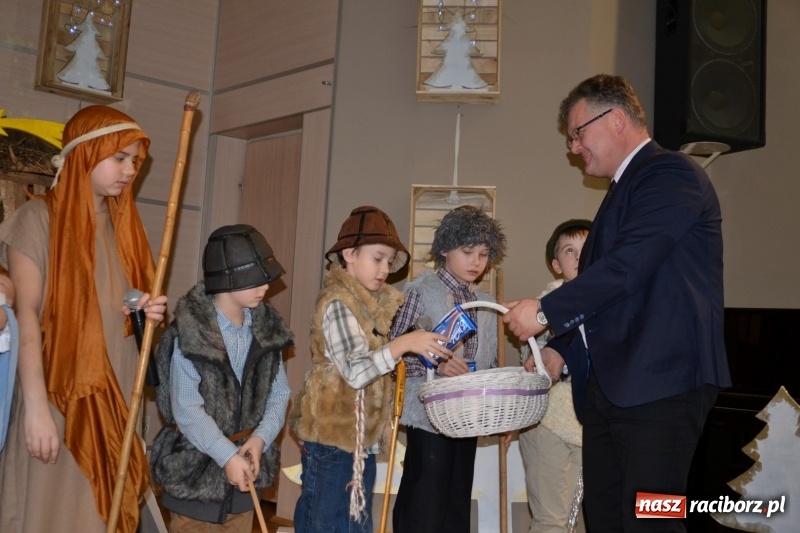 Zdjęcie w galerii na portalu naszraciborz.pl: Do szopy hej pasterze… Przegląd Przedstawień Bożonarodzeniowych w Tworkowie wiadomości z regionu