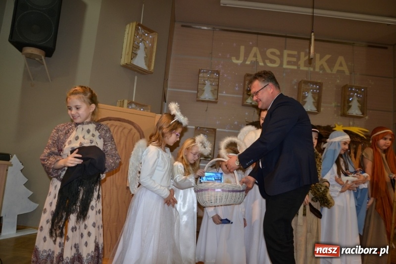 Zdjęcie w galerii na portalu naszraciborz.pl: Do szopy hej pasterze… Przegląd Przedstawień Bożonarodzeniowych w Tworkowie wiadomości z regionu