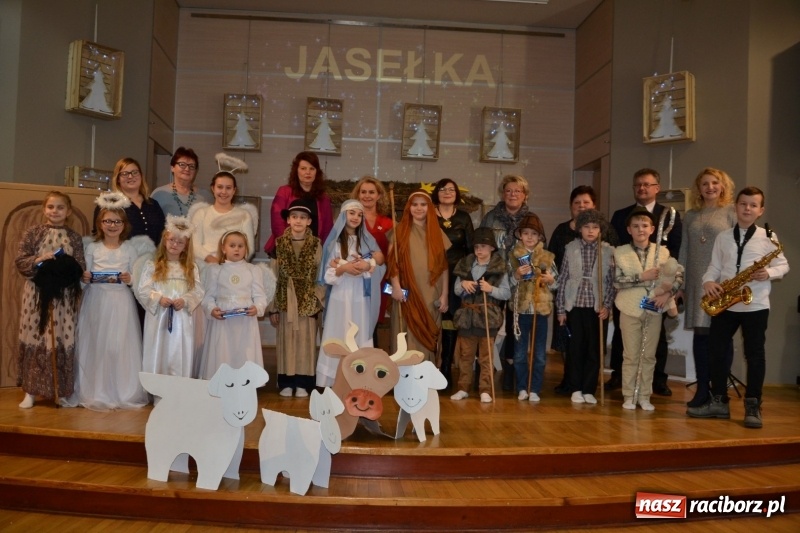 Zdjęcie w galerii na portalu naszraciborz.pl: Do szopy hej pasterze… Przegląd Przedstawień Bożonarodzeniowych w Tworkowie wiadomości z regionu