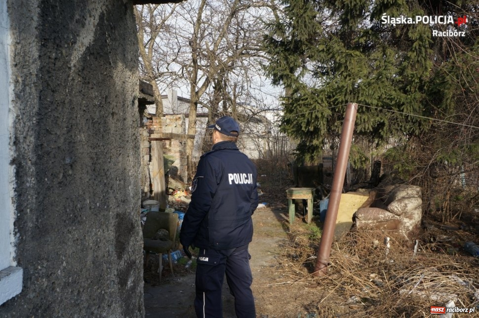 Zdjęcie w galerii na portalu naszraciborz.pl: Raciborscy dzielnicowi kontrolowali pustostany wiadomości z regionu