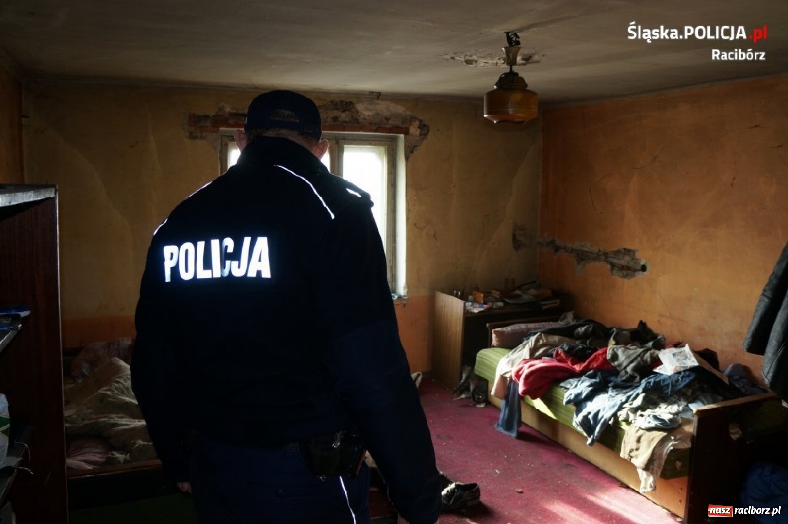 Zdjęcie w galerii na portalu naszraciborz.pl: Raciborscy dzielnicowi kontrolowali pustostany wiadomości z regionu