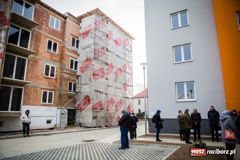 Zdjęcie w galerii na portalu naszraciborz.pl: Nowe mieszkania TBS w Raciborzu. Dziś przekazano klucze pierwszym lokatorom wiadomości z regionu