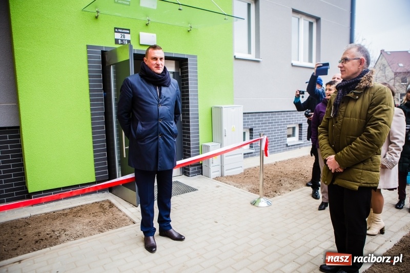 Zdjęcie w galerii na portalu naszraciborz.pl: Nowe mieszkania TBS w Raciborzu. Dziś przekazano klucze pierwszym lokatorom wiadomości z regionu