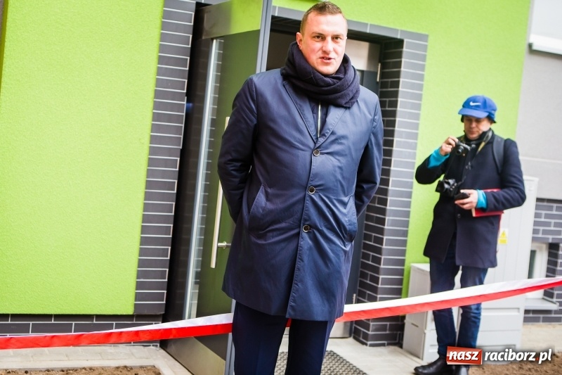 Zdjęcie w galerii na portalu naszraciborz.pl: Nowe mieszkania TBS w Raciborzu. Dziś przekazano klucze pierwszym lokatorom wiadomości z regionu