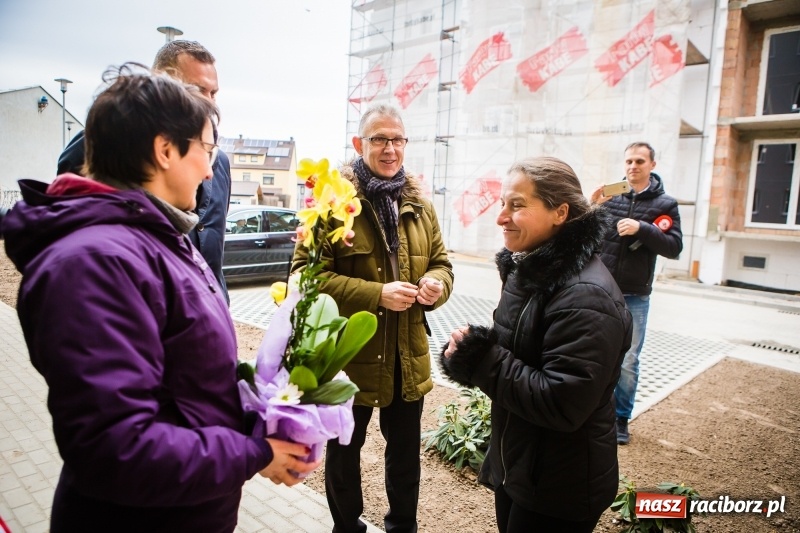 Zdjęcie w galerii na portalu naszraciborz.pl: Nowe mieszkania TBS w Raciborzu. Dziś przekazano klucze pierwszym lokatorom wiadomości z regionu