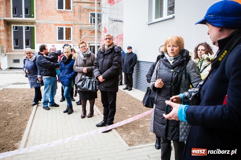 Zdjęcie w galerii na portalu naszraciborz.pl: Nowe mieszkania TBS w Raciborzu. Dziś przekazano klucze pierwszym lokatorom wiadomości z regionu