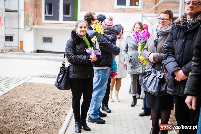Zdjęcie w galerii na portalu naszraciborz.pl: Nowe mieszkania TBS w Raciborzu. Dziś przekazano klucze pierwszym lokatorom wiadomości z regionu