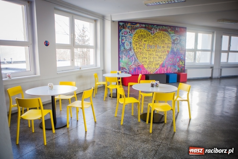 Zdjęcie w galerii na portalu naszraciborz.pl: W szkole na Ostrogu powstała przestrzeń edukacyjna na miarę XXI wieku wiadomości z regionu