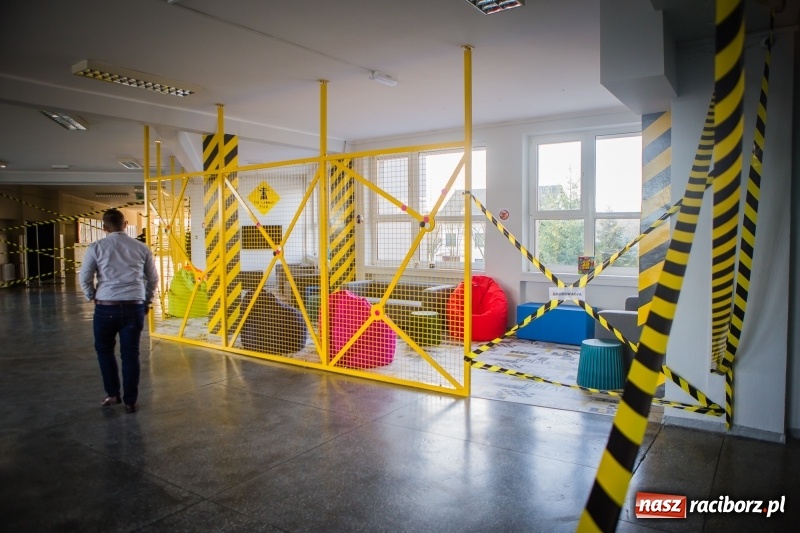 Zdjęcie w galerii na portalu naszraciborz.pl: W szkole na Ostrogu powstała przestrzeń edukacyjna na miarę XXI wieku wiadomości z regionu