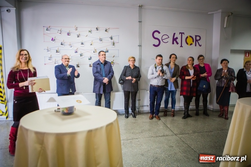 Zdjęcie w galerii na portalu naszraciborz.pl: W szkole na Ostrogu powstała przestrzeń edukacyjna na miarę XXI wieku wiadomości z regionu