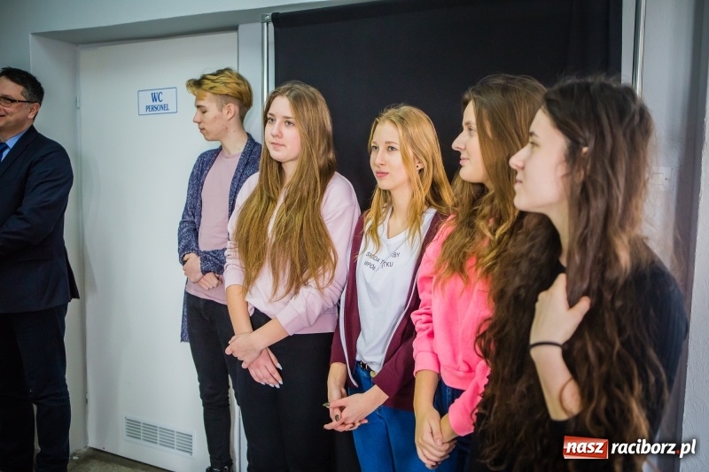 Zdjęcie w galerii na portalu naszraciborz.pl: W szkole na Ostrogu powstała przestrzeń edukacyjna na miarę XXI wieku wiadomości z regionu