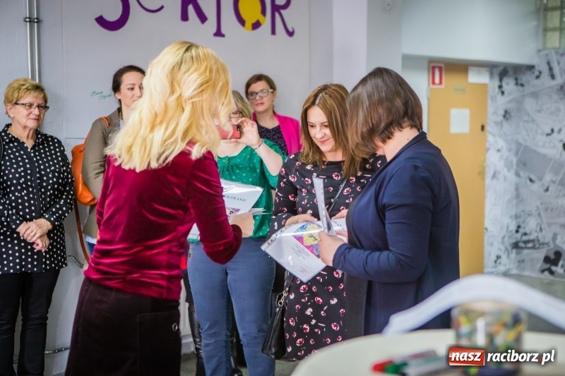 Zdjęcie w galerii na portalu naszraciborz.pl: W szkole na Ostrogu powstała przestrzeń edukacyjna na miarę XXI wieku wiadomości z regionu