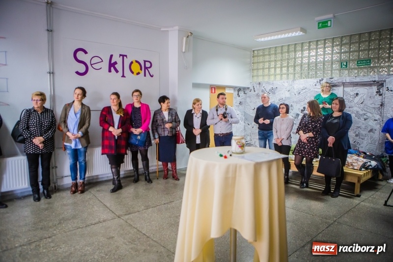 Zdjęcie w galerii na portalu naszraciborz.pl: W szkole na Ostrogu powstała przestrzeń edukacyjna na miarę XXI wieku wiadomości z regionu