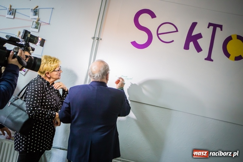 Zdjęcie w galerii na portalu naszraciborz.pl: W szkole na Ostrogu powstała przestrzeń edukacyjna na miarę XXI wieku wiadomości z regionu